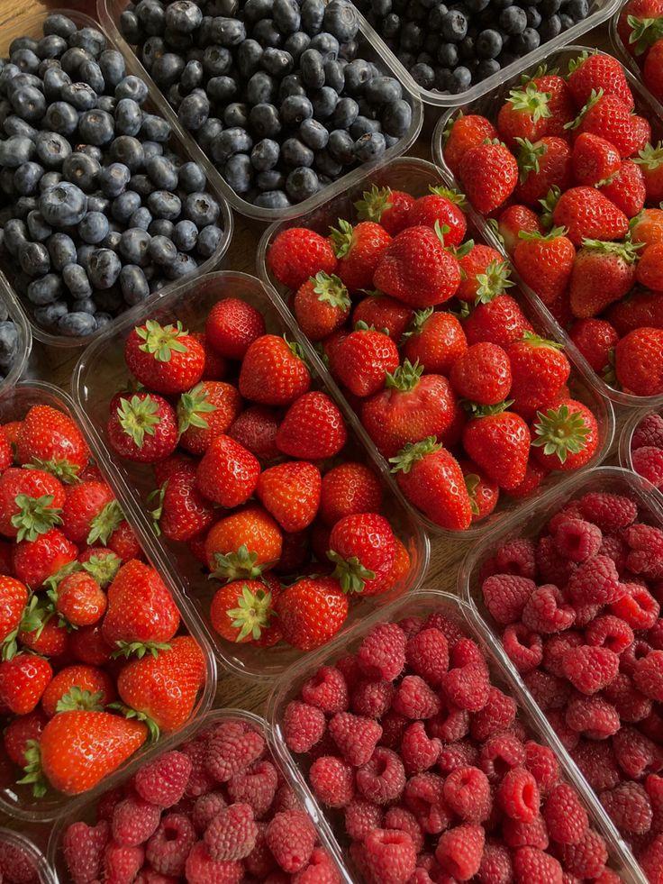 Nature's Berry Patch: Artisanal Farm Fresh Mix