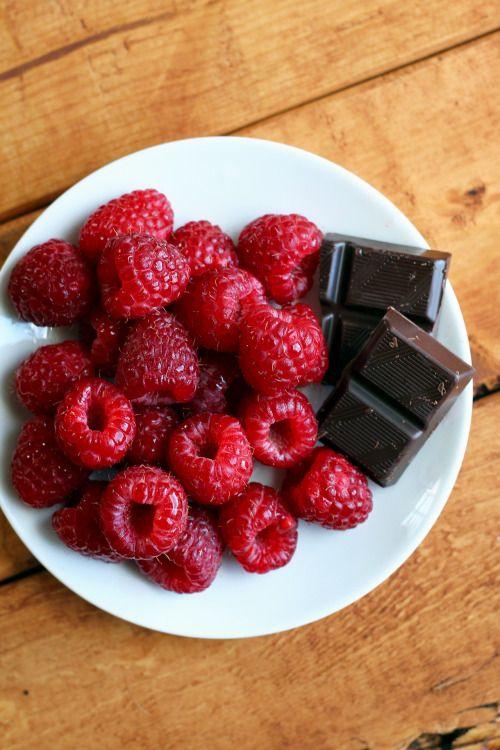 Country Berry Assortment: Handpicked Seasonal Treasures